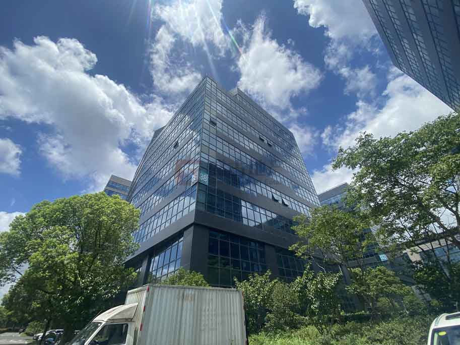 锦绣申江之旅：如何便捷地搭乘公交抵达金桥华虹创新园